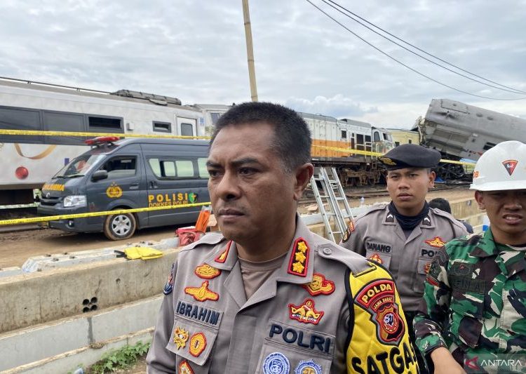 Empat orang meninggal akibat kecelakaan kereta api di Bandung