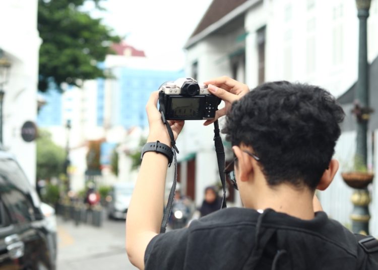 Dinus Photo Walk Ajak Pelajar Cintai Keindahan Kota Semarang…