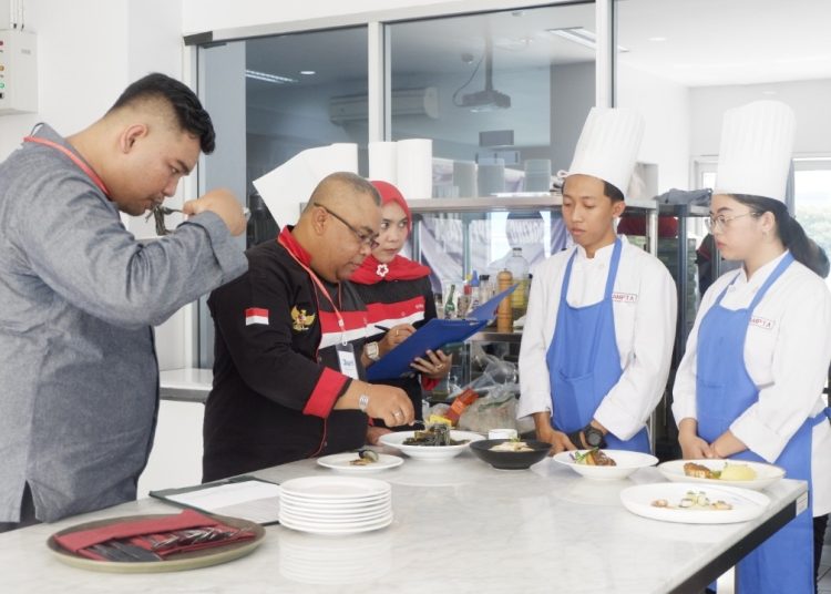 ...Ekspresikan Kreativitas dan Keterampilan di Bidang Perhotelan 1 …Ekspresikan Kreativitas dan Keterampilan di Bidang Perhotelan