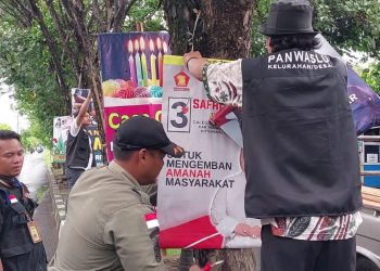 Bawaslu dan Tim Gabungan Tertibkan Ribuan APK Melanggar Aturan