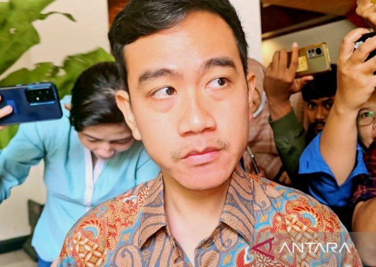 Gibran kembali berkantor – Warga Berita Jateng
