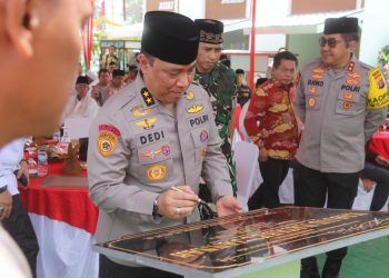 Resmikan Masjid dan Berbagi Paket Sembako di Kalteng, As SDM Kapolri Tuai Pujian
