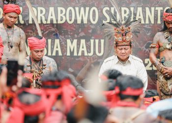 Panglima Jilah, Pasukan Merah TBBR, dan Ribuan Warga Dayak Sambut Prabowo Subianto – Warga Berita