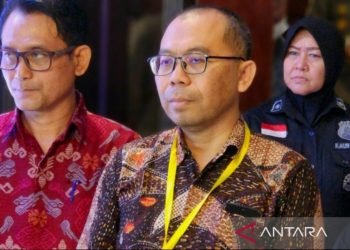 Truk pengangkut surat suara pemilu terguling di Semarang
