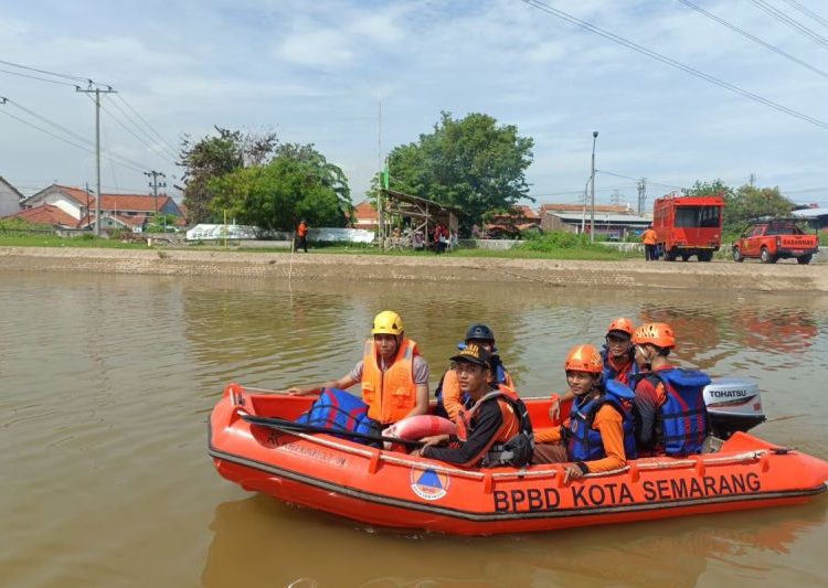 Tubuh bocah SD hanyut di Sungai Wonotingal terapung di perairan Kendal