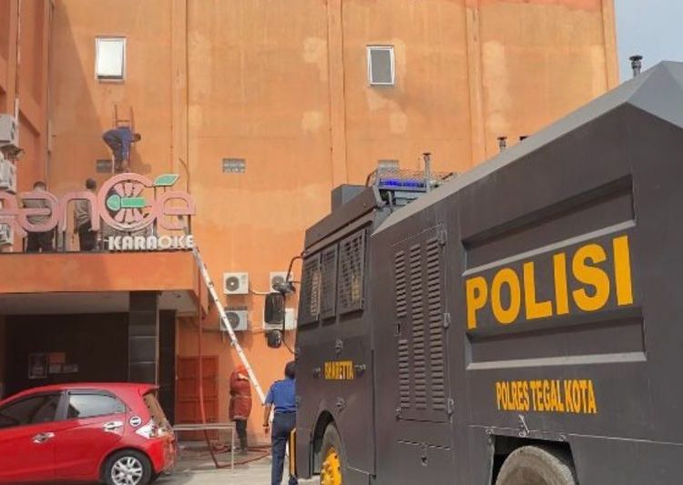 Labfor Polda Jateng selidiki kebakaran tempat karaoke di Kota Tegal 1 Labfor Polda Jateng selidiki kebakaran tempat karaoke di Kota Tegal
