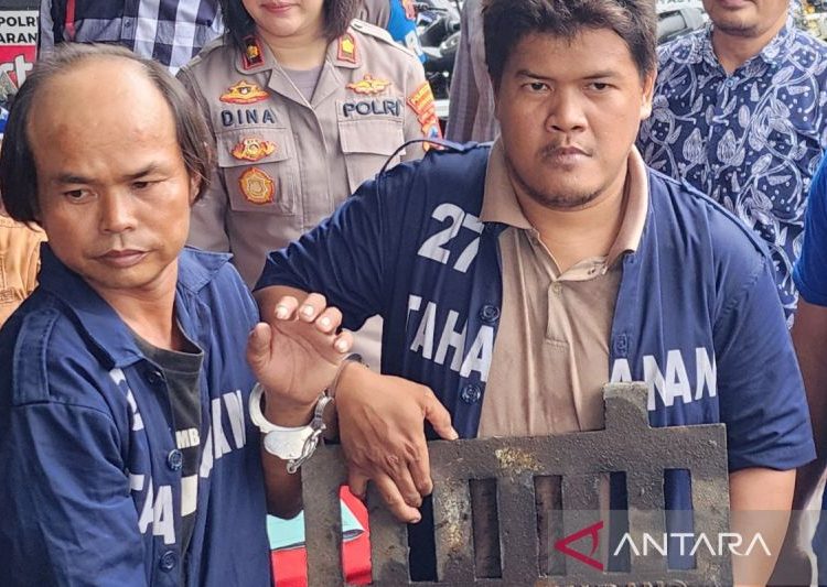 Polisi bekuk dua pencuri belasan besi penutup drainase di Semarang