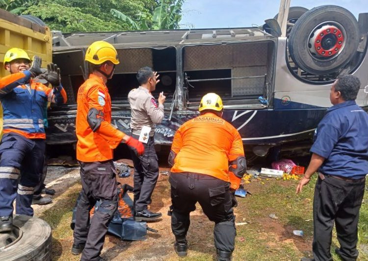 Bus Shantika kecelakaan di Tol Pemalang, dua tewas