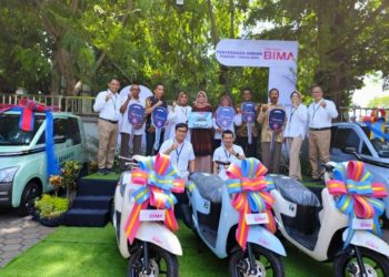Bank Jateng Cabang Koordinator Pati serahkan hadiah mobil listrik