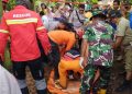 Tim SAR evakuasi jenazah korban bunuh diri di dalam sumur di Jepara