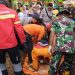 Tim SAR evakuasi jenazah korban bunuh diri di dalam sumur di Jepara