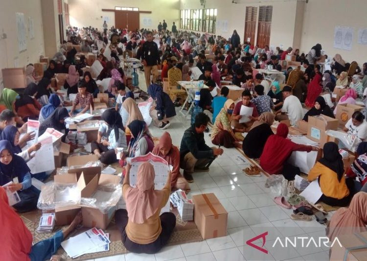 KPU Boyolali masih kekurangan 120 dus surat suara DPR RI 1 KPU Boyolali masih kekurangan 120 dus surat suara DPR RI
