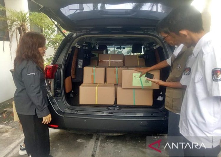 Ribuan surat suara pengganti tiba di KPU Surakarta 1 Ribuan surat suara pengganti tiba di KPU Surakarta