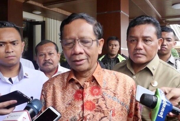 PILPRES 2024 -- Mahfud MD Pastikan Pemerintah Pantau Pengaduan Terkait Pemilu 1 PILPRES 2024 — Mahfud MD Pastikan Pemerintah Pantau Pengaduan Terkait Pemilu