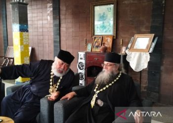 Metropolitan Photos of Demetrias mengunjungi Gereja Ortodoks Solo