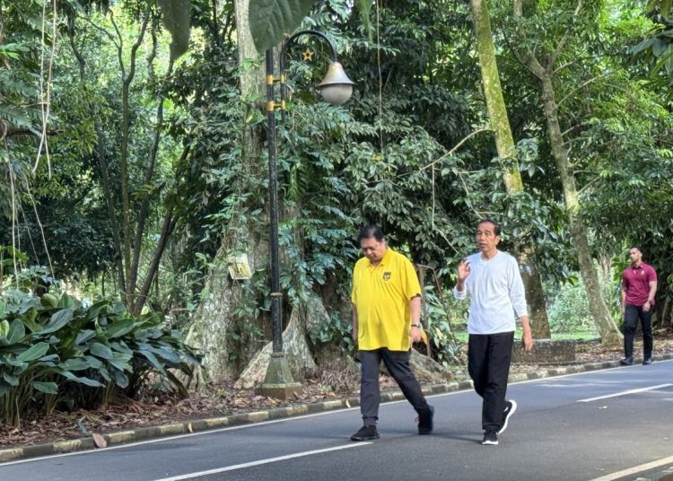 Presiden Jokowi Olahraga dan Sarapan dengan Airlangga