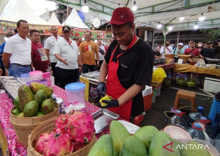 Gebyar  PKL di Kudus libatkan ratusan pedagang kecil