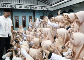Capres Ganjar Ziarah ke Makam Ulama Ahli Pertanian di Magelang – Warga Berita 2 Capres Ganjar Ziarah ke Makam Ulama Ahli Pertanian di Magelang – Warga Berita
