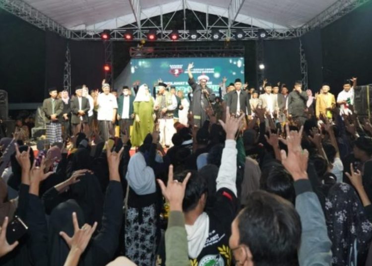 Ribuan Warga Solo Bergema Doakan Ganjar Mahfud Md Jadi Presiden dan Wapres – Warga Berita
