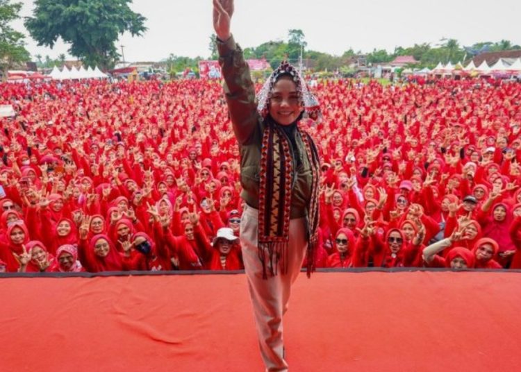 Di Lampung, Siti Atikoh Disambut Meriah Simpatisan Pendukung Ganjar-Mahfud – Warga Berita 1 Di Lampung, Siti Atikoh Disambut Meriah Simpatisan Pendukung Ganjar-Mahfud – Warga Berita