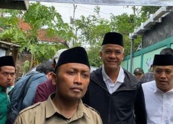 Capres Ganjar Temui KH Badawi di Cilacap – Warga Berita