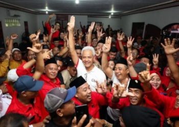 Ganjar Pranowo Berkomitmen Untuk Memberi Insentif Nakes – Warga Berita