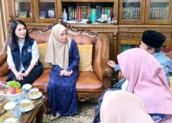 Siti Atikoh Disambut Sholawat Saat Silaturahmi ke Ponpes Adik Said Aqil Siradj – Warga Berita