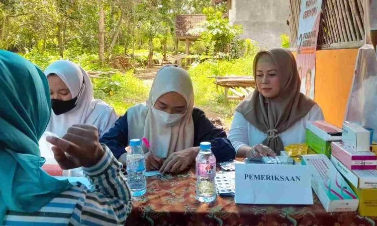 Peduli Kesehatan Masyarakat Pangandaran, Hj Tina Wiryawati Gelar Pemeriksaan Kesehatan Gratis – Warga Berita