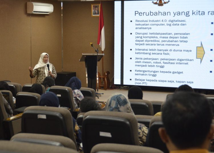 Tingkatkan Kompetensi, Dosen Muda Udinus Diberikan Model…