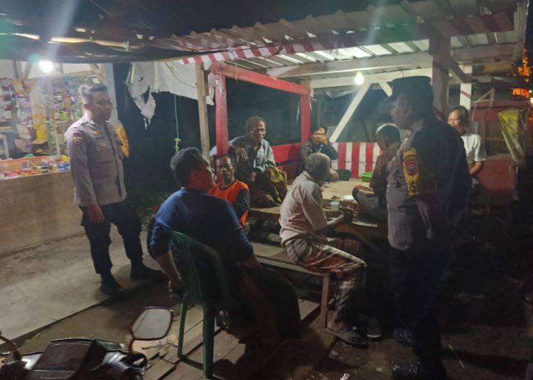 Jaga Kondusiftas Masyarakat Jelang Pemilu, Patroli Polsek Wanasari Sambang Poskamling Desa Dumeling