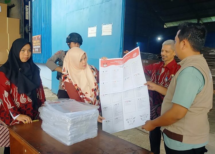 KPU Pandeglang Temukan 55 Lembar Surat Suara Sobek – Warga Berita