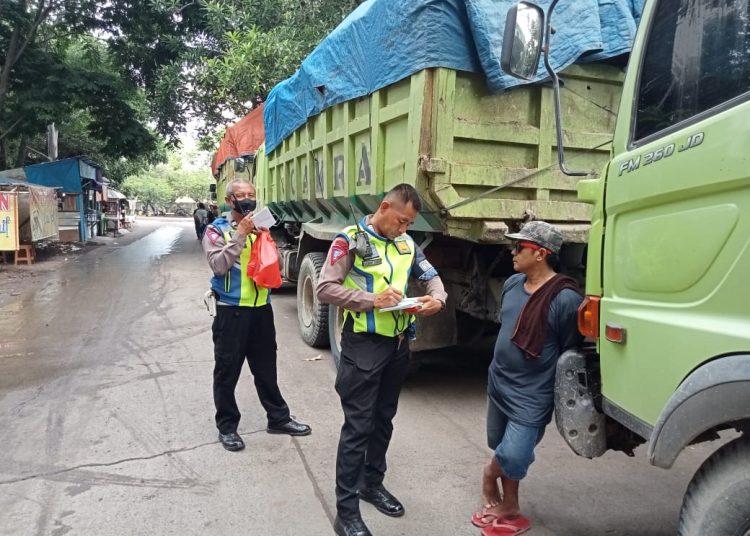 Jumlah Truk yang Ditilang Bertambah, Kini Mencapai 58 Unit – Warga Berita 1 Jumlah Truk yang Ditilang Bertambah, Kini Mencapai 58 Unit – Warga Berita