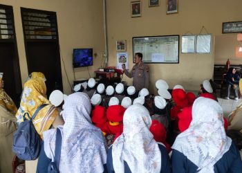 Berkunjung Di Polsek Paguyangan, Puluhan Anak TK Dikenalkan Tugas Polisi