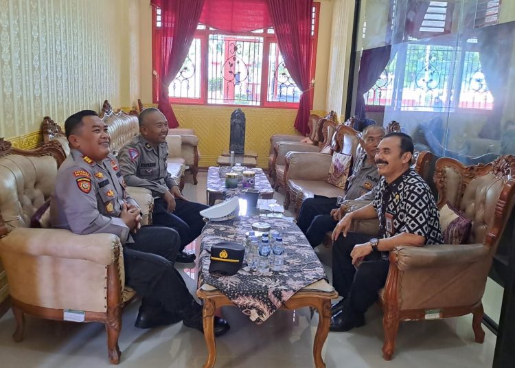 Jalin Sinergi Dan Koordinasi, Kapolsek Brebes Sambang di SMP 2 Brebes 1 Jalin Sinergi Dan Koordinasi, Kapolsek Brebes Sambang di SMP 2 Brebes