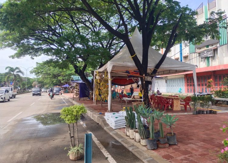 Habis Dipercantik, Trotoar JLS Cilegon Dipenuhi Pedagang Kaki Lima – Warga Berita