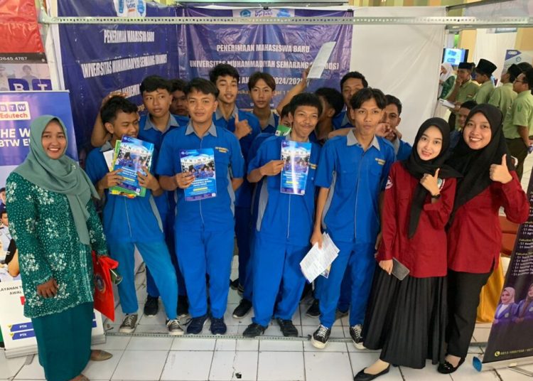 Ikuti Expo Perguruan Tinggi MGBK Tahun 2024 Rembang, Unimus Ramai Pengunjung – Universitas Muhammadiyah Semarang