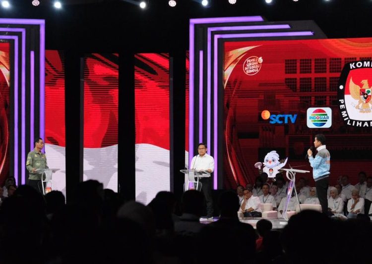 Gus Muhaimin Lucu, Bicara Lingkungan tapi Pakai Botol Plastik – Warga Berita