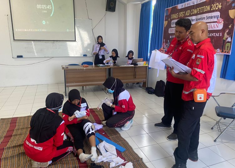 Siswa SMA/K Simulasikan Tolong Korban Kecelakaan