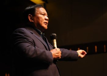 Momen Prabowo Nostalgia Nyanyi The Beatles dan Rock 60-an di Hadapan Relawan ETAS – Warga Berita