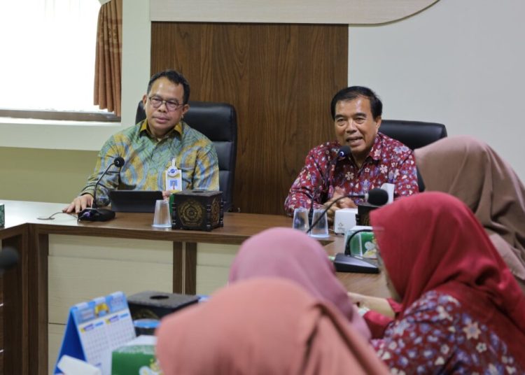 Kepala LLDIKTI Wilayah VI Jawa Tengah serahkan SK Jabatan Fungsional Guru Besar dan Lektor Kepala Dosen Unimus – Universitas Muhammadiyah Semarang