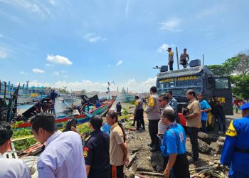 Perahu Nelayan di Pelabuhan Kluwut Terbakar, Polres Brebes Selidiki Penyebabnya 2 Perahu Nelayan di Pelabuhan Kluwut Terbakar, Polres Brebes Selidiki Penyebabnya