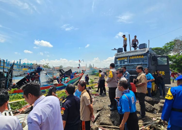 Perahu Nelayan di Pelabuhan Kluwut Terbakar, Polres Brebes Selidiki Penyebabnya