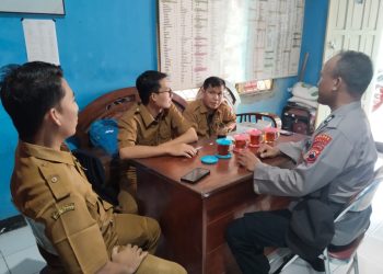 Kanit Binmas Polsek Bantarkawung Sambangi Kantor Desa Bantarkawung Ajak Ciptakan Pemilu Damai 2024