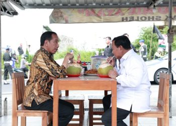 Jokowi dan Prabowo Santap Bakso Bandongan di Kios Kaki Lima Magelang, Jawa Tengah – Warga Berita