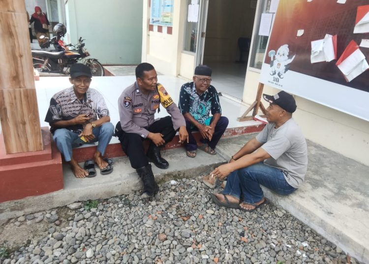 Jaga Kondusifitas Jelang Pemilu, Polisi RW Polsek Kersana Sambang Warga Desa Ciampel
