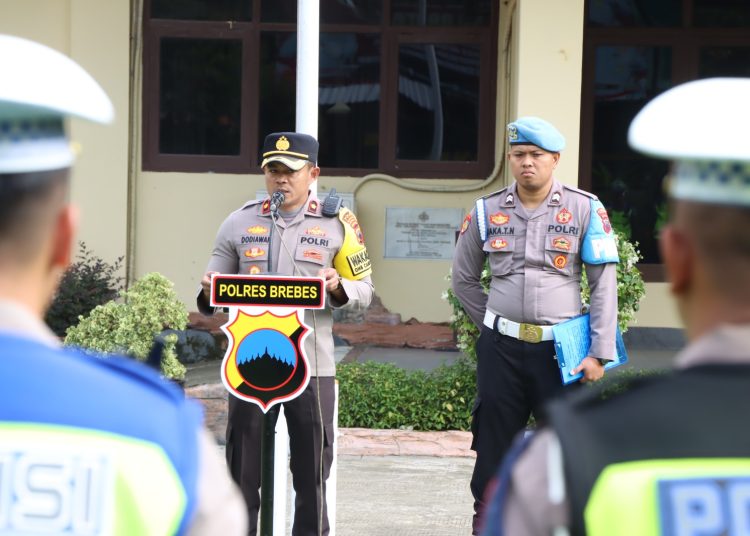 Apel Jam Pimpinan, Wakapolres Brebes Kembali Tegaskan Netralitas Polri Dalam Pemilu 1 Apel Jam Pimpinan, Wakapolres Brebes Kembali Tegaskan Netralitas Polri Dalam Pemilu