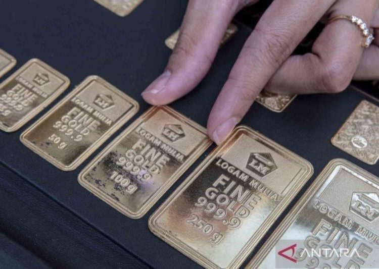 Harga emas Antam Senin pagi turun