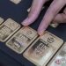 Harga emas Antam Senin pagi turun