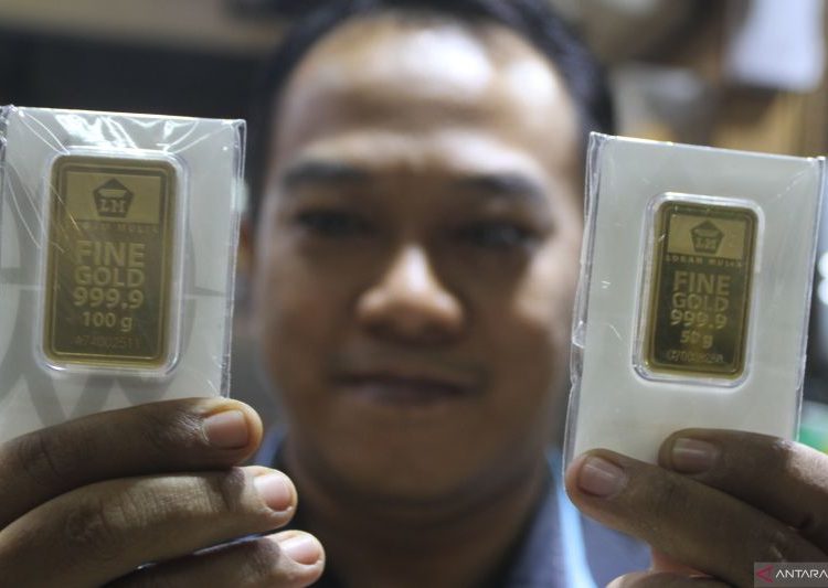 Harga emas Antam hari ini turun Rp6.000