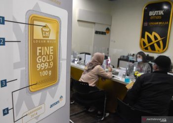 Awal tahun 2024, harga emas Antam turun